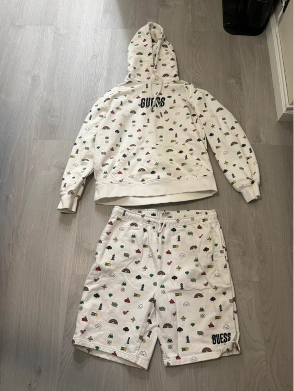 Men’s GUESS All-Over Emoji Graphic Hoodie & Sweatshorts Set - Size M